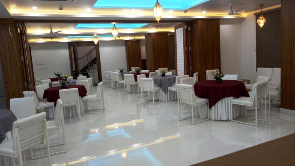 Alankrita Suites & Party Halls Meerut Esterno foto