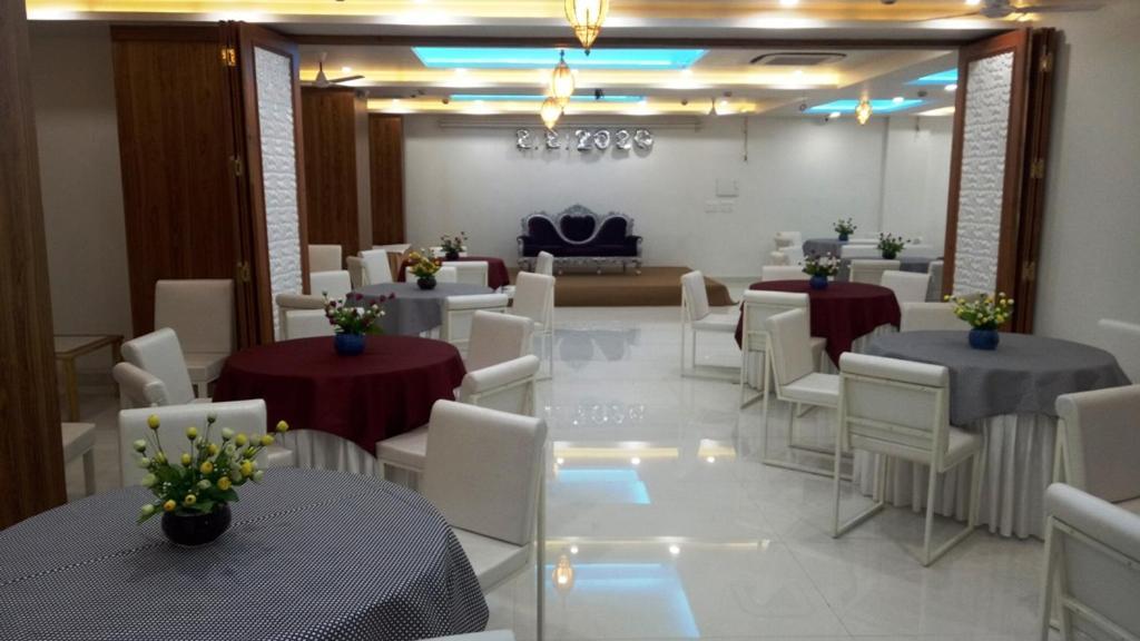 Alankrita Suites & Party Halls Meerut Esterno foto