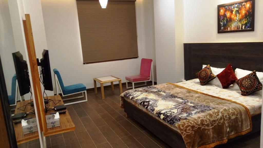 Alankrita Suites & Party Halls Meerut Esterno foto